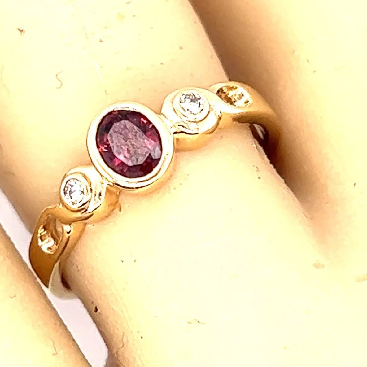 0.50ct Ruby & Diamond Yellow Gold Ring - A Romantic Valentine's Treasure
