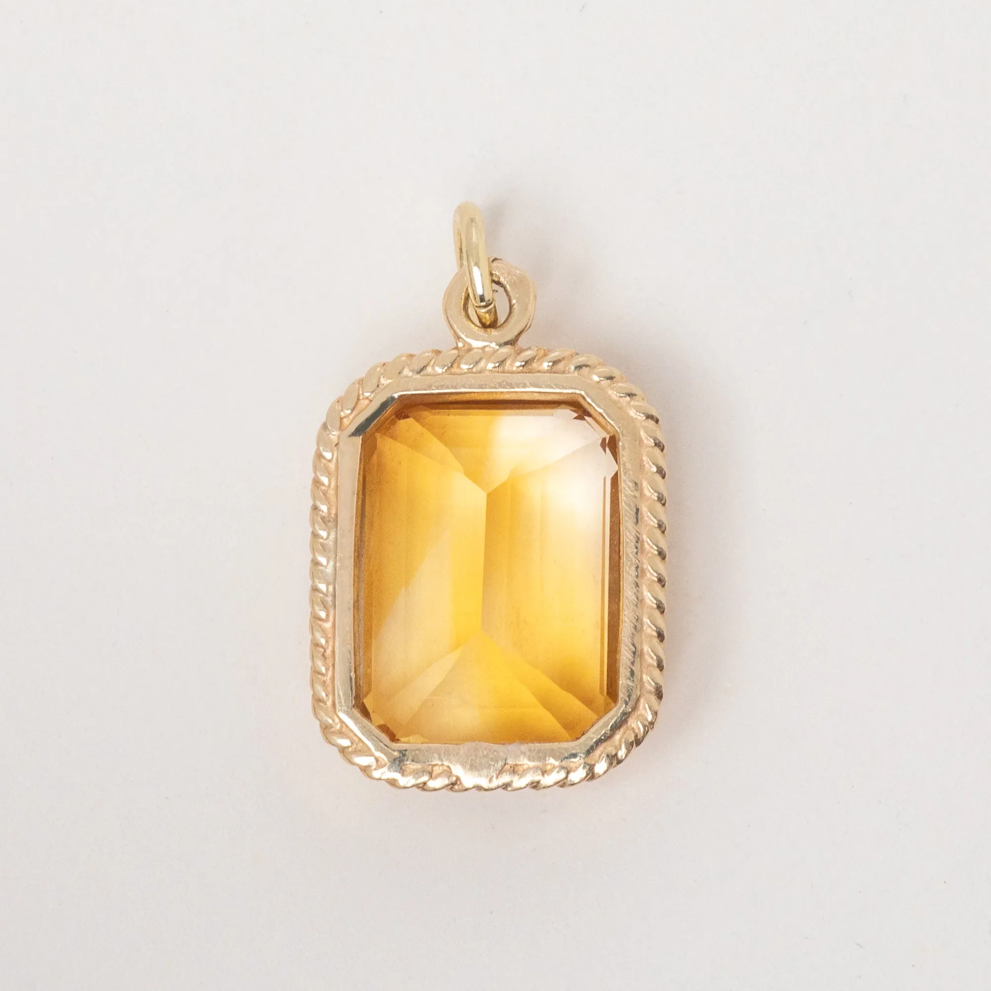 9ct Gold Citrine Pendant, 12.00ct Rectangular Citrine