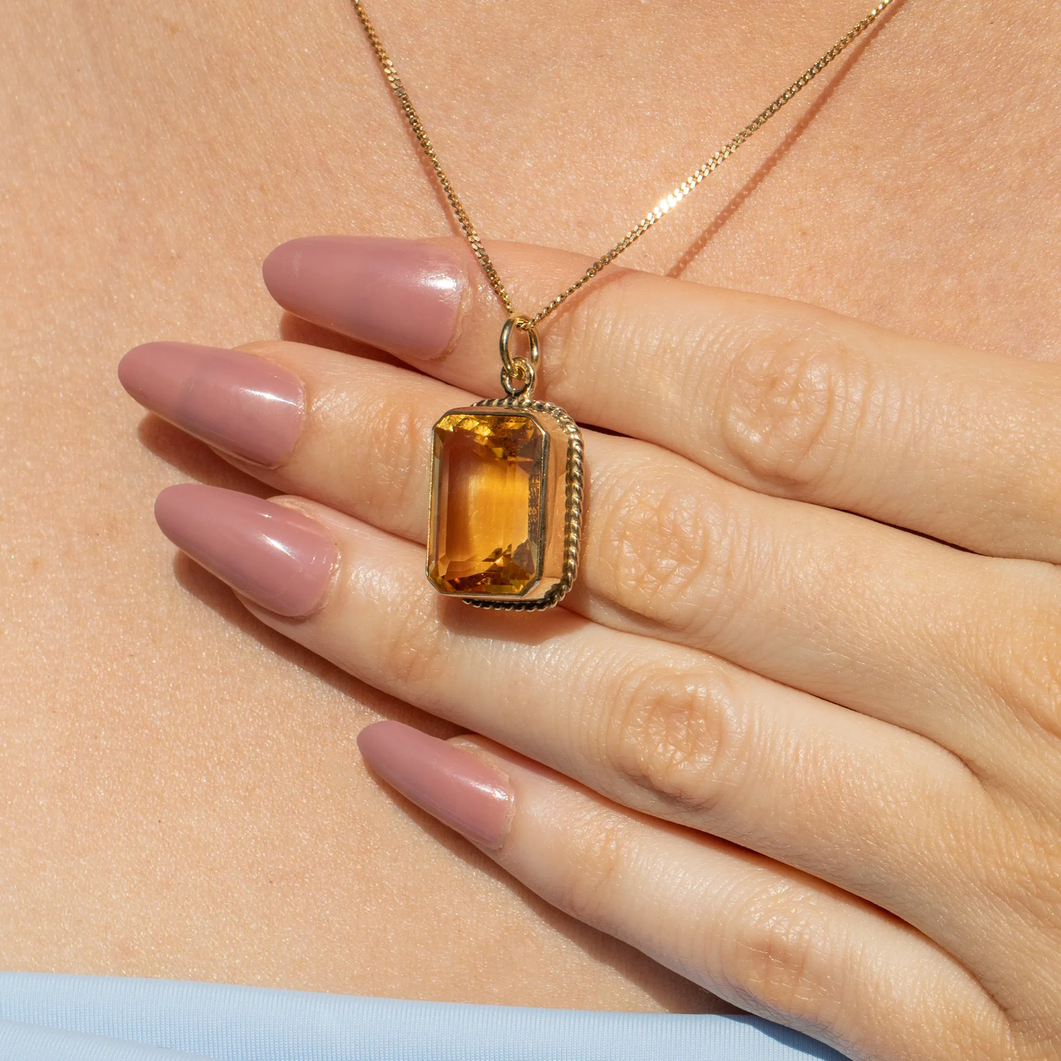 9ct Gold Citrine Pendant, 12.00ct Rectangular Citrine
