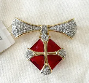 Fabulous vintage designer fashion brooch stamped by Gloria Vanderbilt.