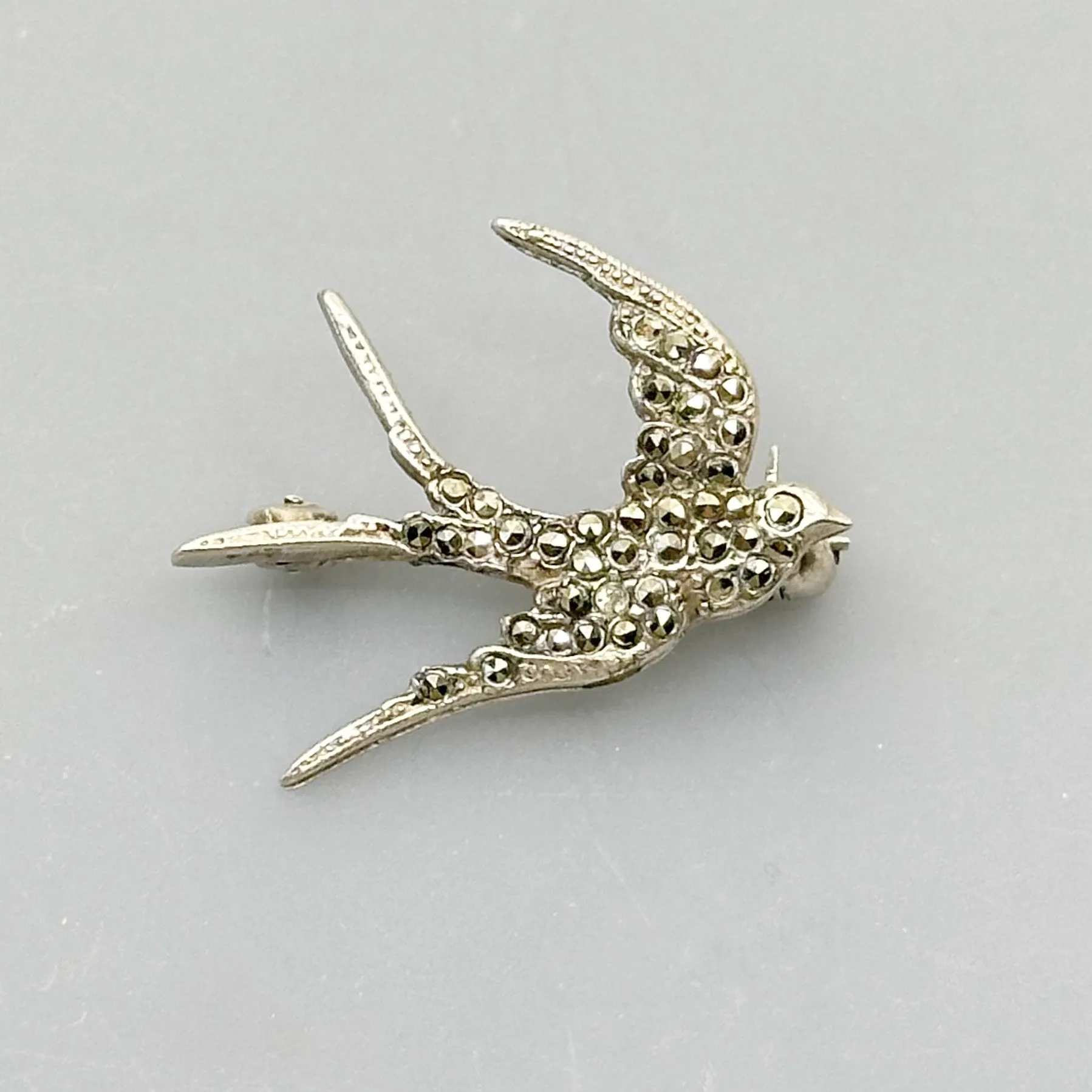 Vintage sterling silver marcasite swallow bird brooch GM113