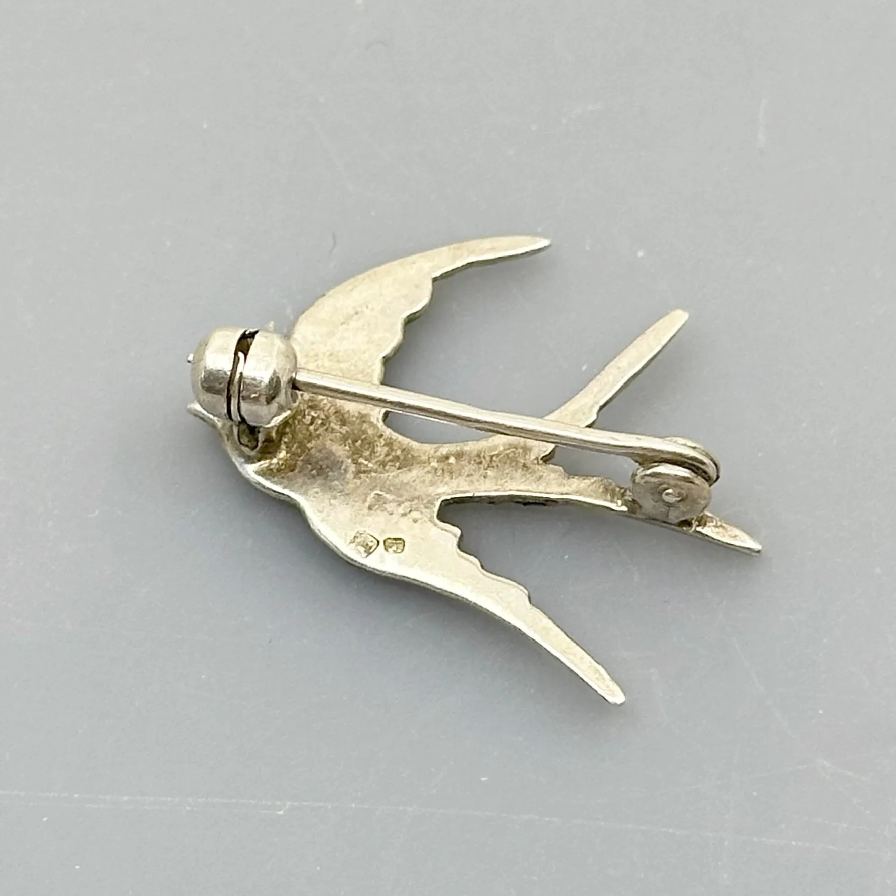 Vintage sterling silver marcasite swallow bird brooch GM113