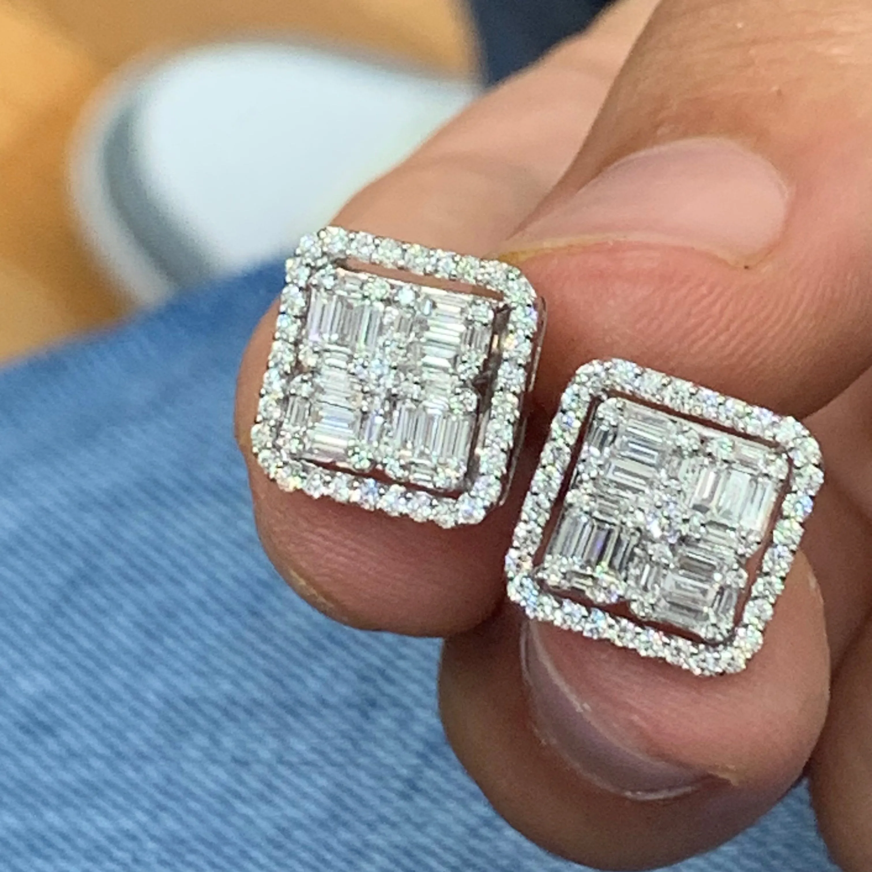 VVS/vs high clarity diamonds set in a 18k White Gold Square Diamond Earrings (VVS Diamonds)